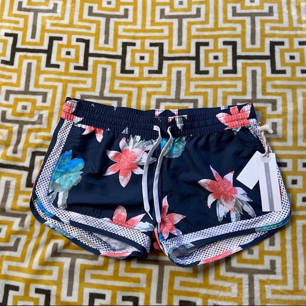 Lagaci Womens Blue Floral Athletic Shorts L